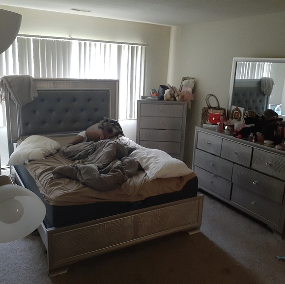 TV sectional couch 4 piece bedroom suit - Picture 4 of 4